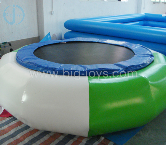 Jumping inflatable water toys